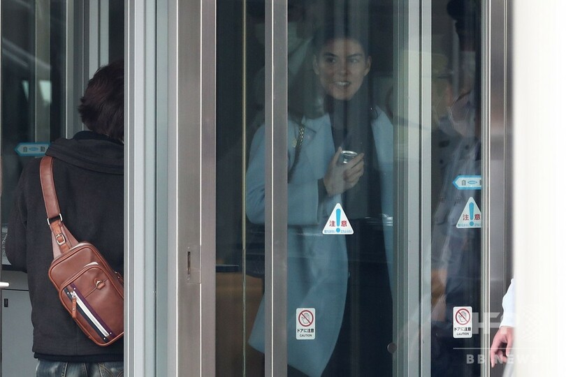 ゴーン被告、保釈される 東京拘置所から作業服姿で