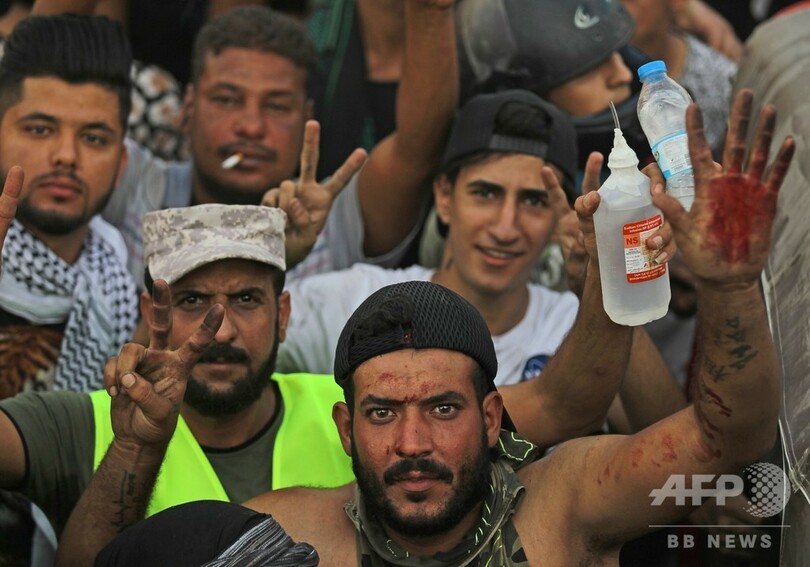 イラク首都でデモ、治安部隊と衝突 反政府デモ開始から1年