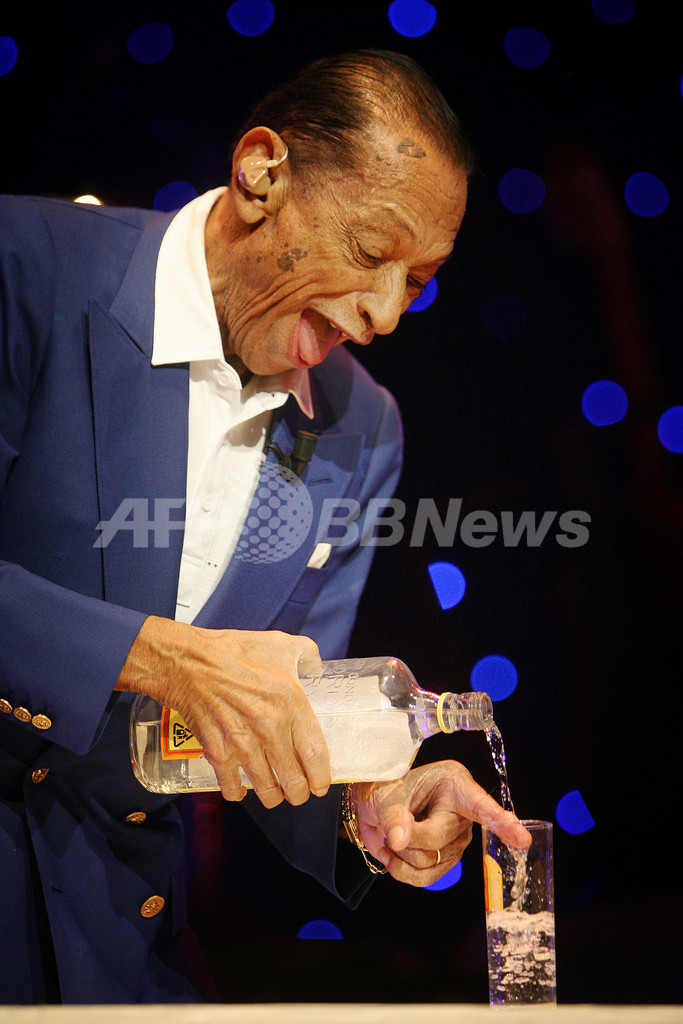 アンリ・サルヴァドール 60年間の歌手人生最後のコンサートを開催