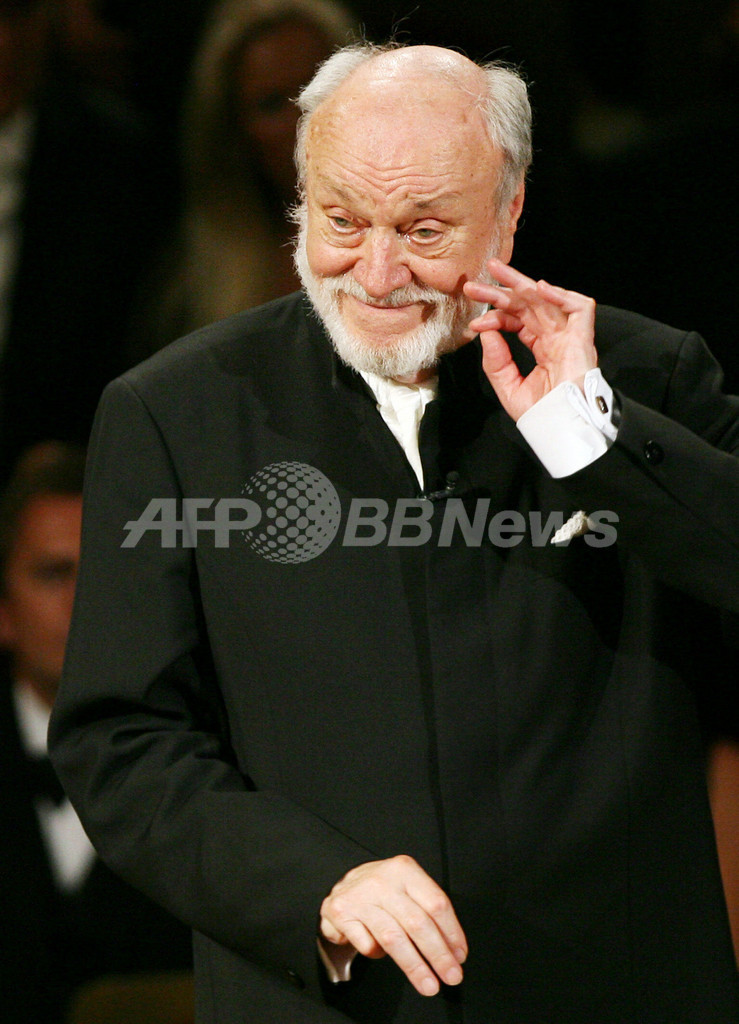 ドイツ人指揮者クルト・マズア 自身の80歳を祝したコンサートで指揮を執る 写真6枚 国際ニュース：AFPBB News