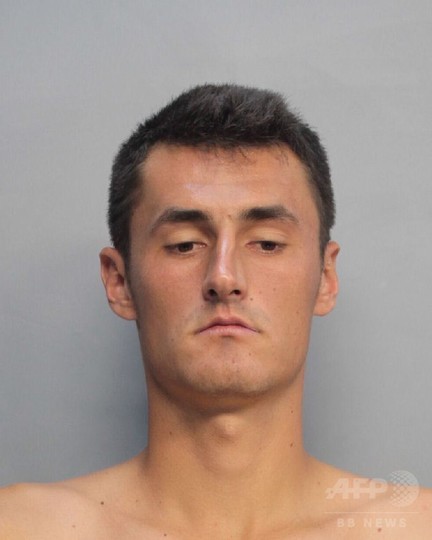 テニスのトミック、パーティーで大騒ぎの末に逮捕 テニスのトミック、パーティーで大騒ぎの末に逮捕