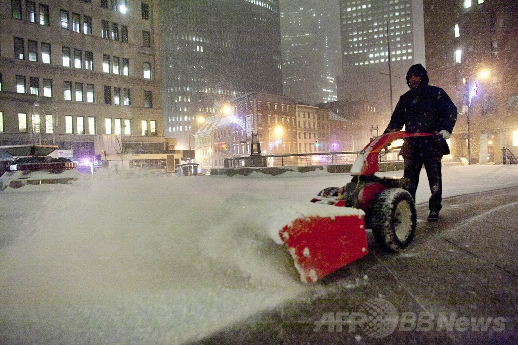 米北東部に暴風雪、2200便が欠航 非常事態宣言も