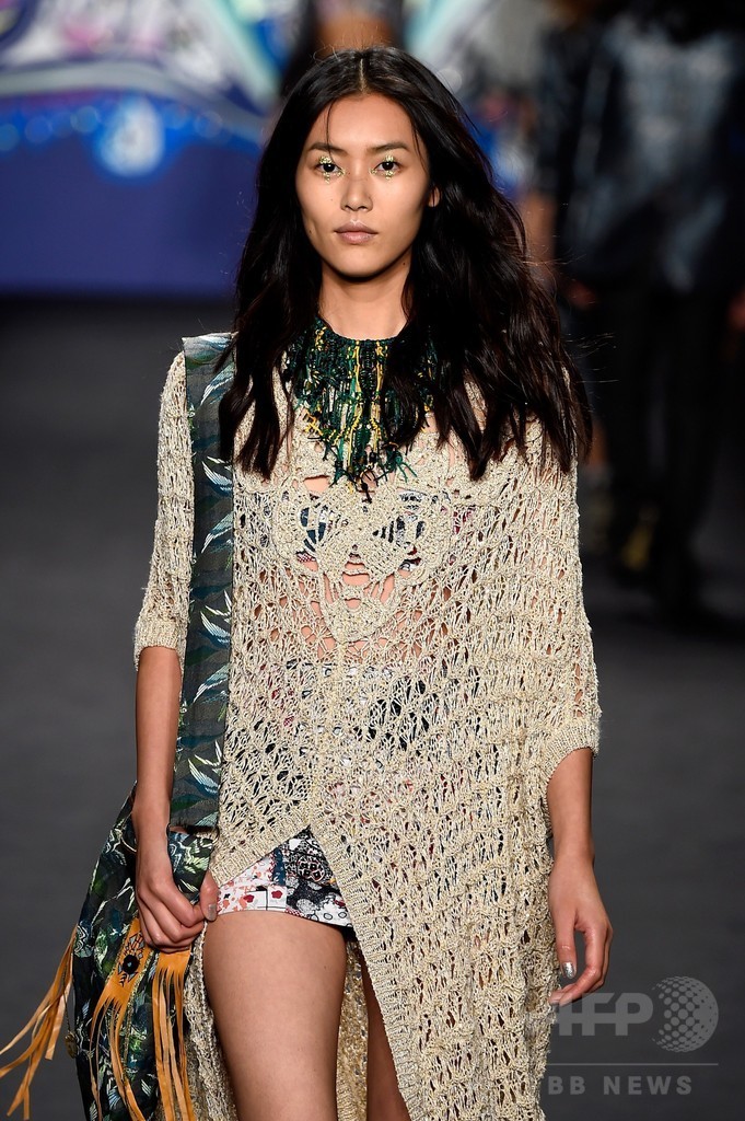 60年代ムード満載、「アナ・スイ」15年春夏