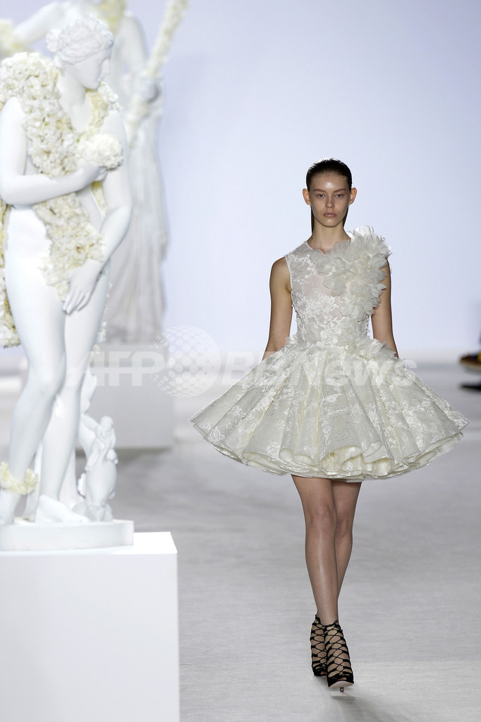 ＜13/14年秋冬パリ・オートクチュール＞ジャンバティスタ・ヴァリ