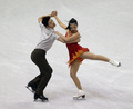 フィギュアスケート全米選手権（2013 Prudential U.S. Figure Skating Championships）は25日、米ネブラスカ（Nebraska）州オマハ（Omaha）にあるセンチュリーリンク・センター（CenturyLink Center）で行われ、アイスダンス・ショートダンス（SD）ではメリル・デイビス（Meryl Davis）/チャーリー・ホワイト（Charlie White）組が自己79.02点で首位に立った。

演技に臨むマイア・シブタニ（Maia Shibutani）/アレックス・ シブタニ（Alex Shibutani）組（2013年1月25日撮影）。(c)AFP/Getty Images/Jonathan Daniel