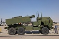 米軍のM142高機動ロケット砲システム（HIMARS）。ドバイ航空ショーで（2021年11月15日撮影、資料写真）。(c)Giuseppe CACACE / AFP