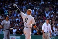 14MLB、ボストン・レッドソックス（Boston Red Sox）対ニューヨーク・ヤンキース（New York Yankees）。現役最後の打席を終え、歓声に応えるニューヨーク・ヤンキースのデレク・ジーター（Derek Jeter、2014年9月28日撮影）。(c)AFP/Getty Images/Al Bello