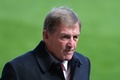 リバプール（Liverpool FC）の本拠地アンフィールド（Anfield）で行われた追悼式典に出席する元リバプール監督のケニー・ダルグリッシュ（Kenny Dalglish）氏（2014年4月15日撮影）。(c)AFP/PAUL ELLIS