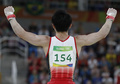 リオデジャネイロ五輪、体操男子個人総合決勝。ガッツポーズを見せる内村航平（2016年8月10日撮影）。(c)AFP/Thomas COEX