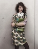 「マルニ アット H&amp;M（MARNI at H&amp;M）」ウィメンズコレクション。ワンピース1万1990円、バッグ4490円、ブレスレット1990円。(c)H&amp;M/Josh Olins
