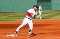 09MLB、ボストン・レッドソックス（%%Boston Red Sox%%）対タンパベイ・レイズ（%%Tampa Bay Rays%%）。試合はレッドソックスが5-3で勝利し、開幕戦を白星で飾った。写真は1回にソロ本塁打を放ち、三塁を回るボストン・レッドソックスのダスティン・ペドロイア（%%Dustin Pedroia%%）。（2009年4月7日撮影）(c)AFP/Getty Images/Jim Rogash