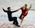 フィギュアスケート全米選手権（2013 Prudential U.S. Figure Skating Championships）は26日、米ネブラスカ（Nebraska）州オマハ（Omaha）にあるセンチュリーリンク・センター（CenturyLink Center）で行われ、アイスダンス・フリーダンス（FD）ではメリル・デイビス（Meryl Davis）/チャーリー・ホワイト（Charlie White）組が118.42点を獲得し、合計197.44点で5連覇を飾った。

合計167.86点で4位に入ったマディソン・ハベル（Madison Hubbell）/ザカリー・ダナヒュー（Zachary Donohue）組（2013年1月26日撮影）。(c)AFP/Getty Images/Jonathan Daniel