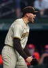 21MLB、テキサス・レンジャーズ対サンディエゴ・パドレス。ノーヒットノーランを達成して喜ぶサンディエゴ・パドレスのジョー・マスグローブ（2021年4月9日撮影）。(c)Ronald Martinez/Getty Images/AFP