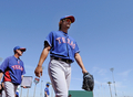 12MLBオープン戦は13日、各地で行われ、テキサス・レンジャーズ（Texas Rangers）のダルビッシュ有（Yu Darvish）は、クリーブランド・インディアンス（Cleveland Indians）戦に先発し、3回を投げて3安打、4四球を与え2失点を喫した。

ブルペンからダグアウトに向かうレンジャーズのダルビッシュ有（2012年3月13日撮影）。(c)AFP/Getty Images/Kevork Djansezian