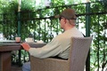ウクライナ南部オデーサのカフェで、AFPの取材に応じるキリムさん（仮名、2023年5月24日撮影）。(c)Oleksandr GIMANOV / AFP