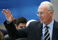 会場に姿を現したフランツ・ベッケンバウアー（Franz Beckenbauer）氏。(c)AFP/ALEXANDER JOE