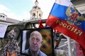 ロシア・モスクワで、死亡が確認されたワグネル創設者エフゲニー・プリゴジン氏の仮設の献花台に掲げられた写真（2023年8月27日撮影）。(c)NATALIA KOLESNIKOVA / AFP