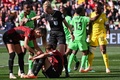 サッカー女子W杯オーストラリア・ニュージーランド大会、グループB、ナイジェリア対カナダ。PKを外して悔しがるカナダのクリスティン・シンクレア（下、2023年7月21日撮影）。(c)WILLIAM WEST / AFP