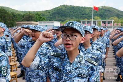 生徒600人が参加、人民解放軍のミリタリーサマーキャンプ 香港 写真4枚