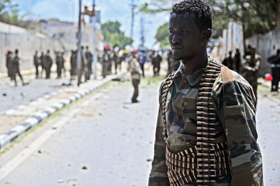 ソマリア南部でホテル襲撃、政治家ら7人死亡 過激派が犯行声明