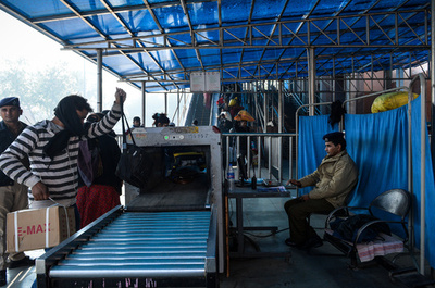 中国人女性、バッグの盗難恐れ自分もX線検査装置に侵入