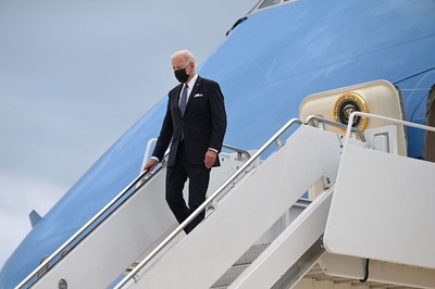 バイデン米大統領、日本到着