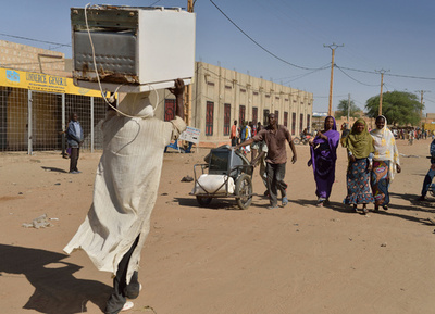 トンブクトゥで怒れる住民が店を略奪、「武装勢力を支持した」