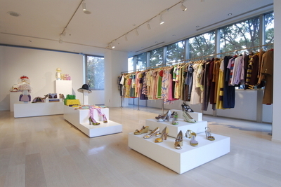 イーリー キシモト初のエキシビションが表参道で開催、11月9日まで