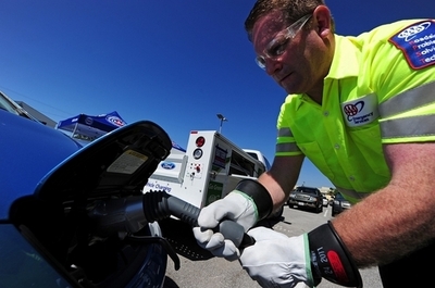 日産「リーフ」、世界初量産型電気自動車の挑戦