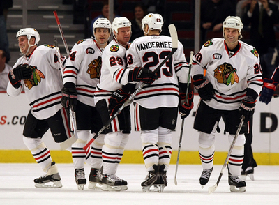 ブラックホークス ホームでブルージャケッツを降す