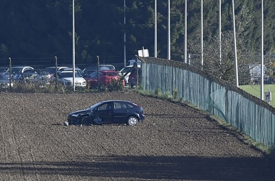 ベルギー兵舎に車で突入、男を逮捕