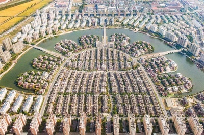 湖畔に建てられた高級マンション・別荘だらけの村 中国・丹陽