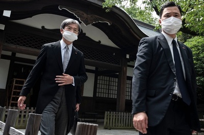 閣僚2人が靖国参拝 中韓は反発