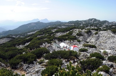 地下1000mの洞窟内で男性重傷、救出活動続く ドイツ