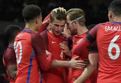 イングランドがドイツを撃破、ダイアーが終了間際に決勝点