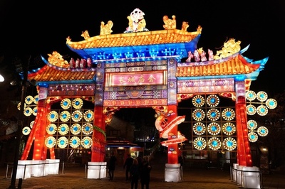 催しがたくさん、万里の長城の麓の年越し祭り