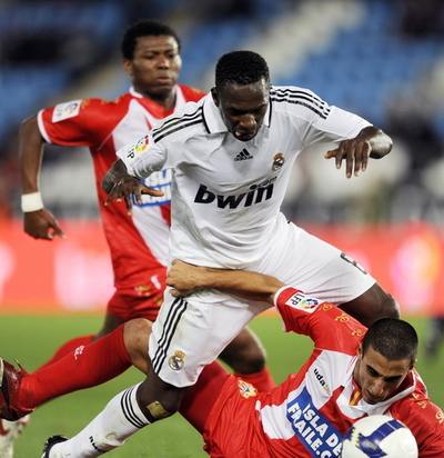 レアル・マドリード アウェーでアルメリアと分ける