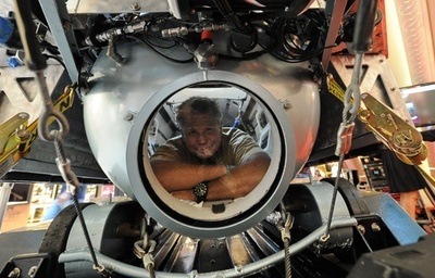 シンガポールのモールに小型潜水艦、海洋生態系保護活動の一環