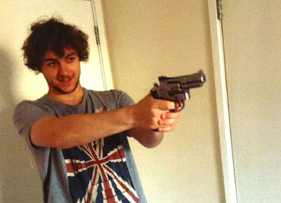 「退屈しのぎ」に爆弾製造し地下鉄に放置、被告に有罪評決 英