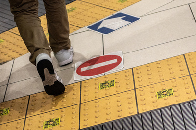 京王線で刃物を振り回し放火 男を拘束 1人重体