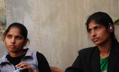 バス車内で「痴漢」に反撃、インド姉妹に称賛の声