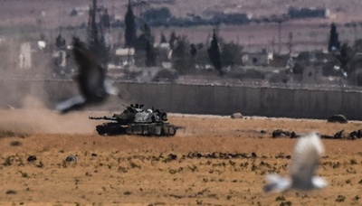 トルコ軍、シリア国境からISを排除 補給路絶つ