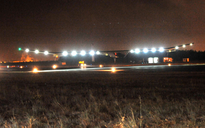 スイスのソーラー飛行機、初の大陸間飛行を達成