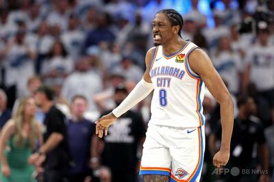 サンダーがNBAファイナルズ進出王手 Tウルブズに競り勝つ