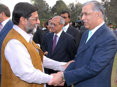 パキスタン選管内閣の暫定首相に上院議長、ブット氏の身柄は解放