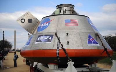 新型有人宇宙船「オリオン」の実物大模型、米ワシントンで公開