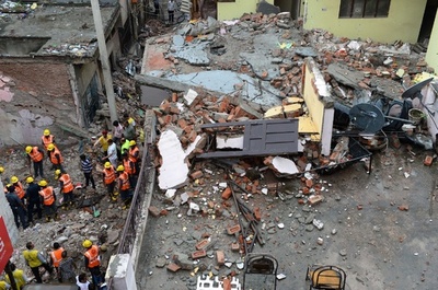 インド首都で4階建てビルが崩壊、5人死亡