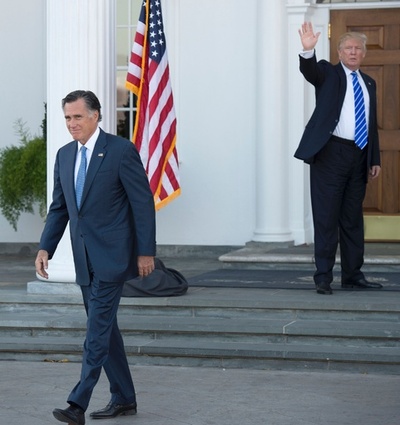 トランプ氏、ロムニー氏とゴルフ場で会談、国務長官就任を打診か