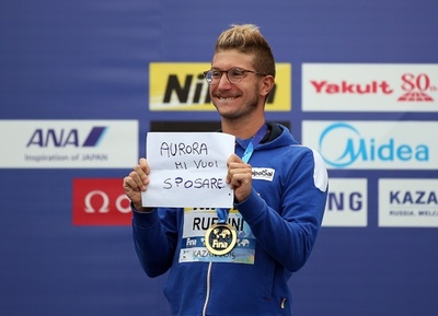 ルフィニがオープンウオーター25キロ制す、表彰台でプロポーズ！第16回世界水泳