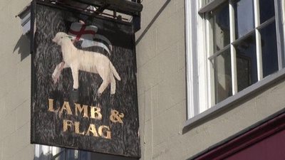 字幕：英オックスフォードの歴史あるパブ、新型コロナで存続の危機